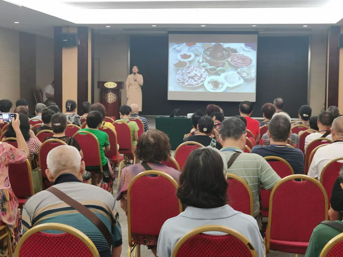 綿陽中旅行假日旅行社舉行胡楊林、南疆專列推薦會